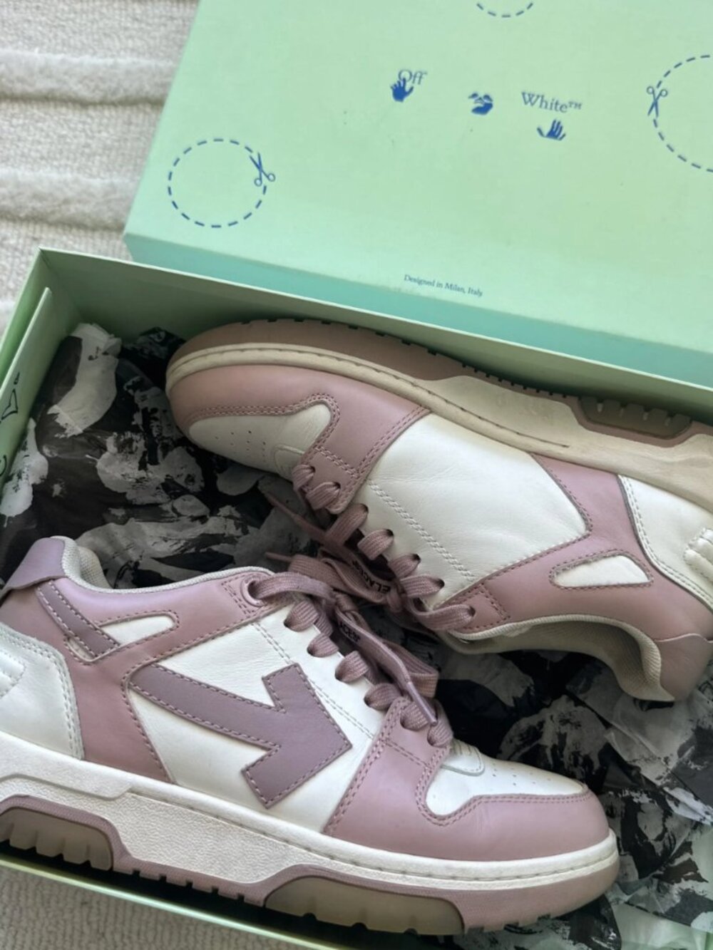 Off-White OOO Sneakers